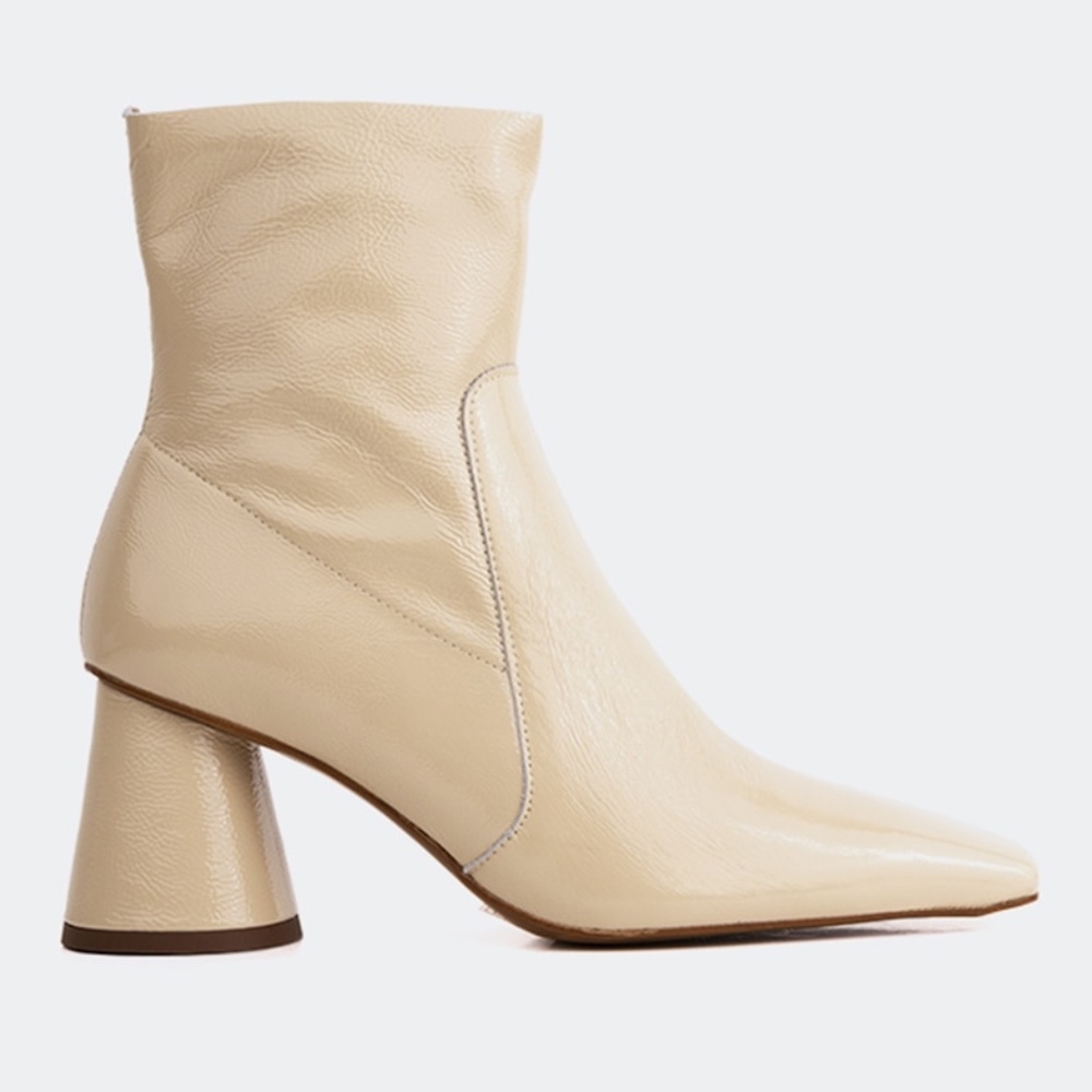NEW in box! 100% Leather Boots in Rich, Cream colour, Size 40, 3X Host Pick! - Picture 2 of 5